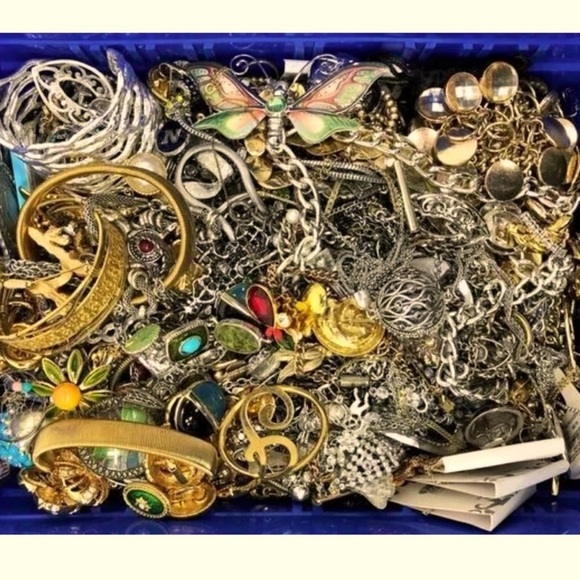 ⚜️3 LB Vintage Estate Jewelry Lot | Wearable Resellers, Collectors & Treasure ⚜️ - Picture 3 of 8